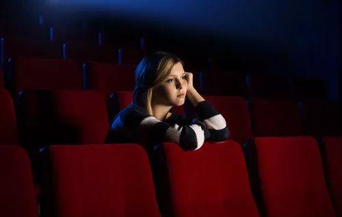 少妇的服务德华影院,少妇角色演绎,情感与欲望的交织